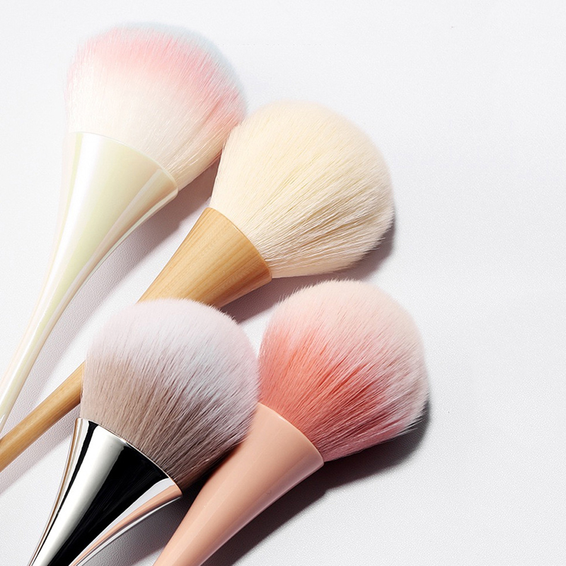 Pędzel do czyszczenia paznokci – Blush Brush Kabuki recenzja i cena